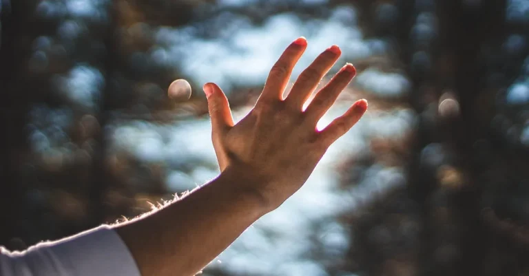 Right Hand Itching Meaning – A Spiritual Look At Common Superstitions